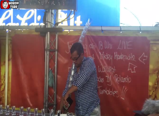 Video :Bartender Philip Traber pulls off a feat with J&auml;gerbomb shots